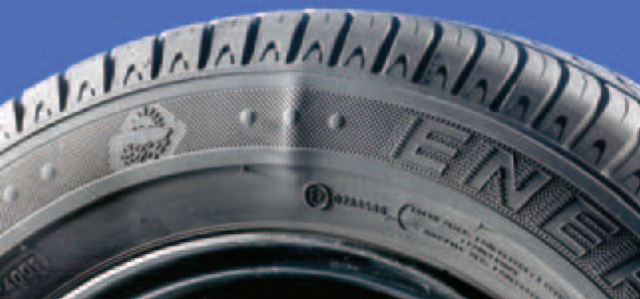 Usure des pneus : un bosselage sur le flanc du pneu, photo : Michelin