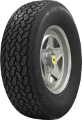 Gros plan de la bande de roulement Michelin XWX 205/70 R14 89 W
