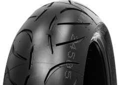 Gros plan de la bande de roulement Metzeler Sportec M7 RR 180/55ZR17 (73 W) Arrière TL M/C