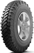 Gros plan de la bande de roulement Michelin 4x4 O/R XZL 7.50R16 116 N
