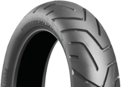 Gros plan de la bande de roulement Bridgestone Battlax Adventure A41 190/55 R17 75 V Arrière TL