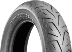 Gros plan de la bande de roulement Bridgestone Battlecruise H50 160/70 B17 73 V Arrière TL