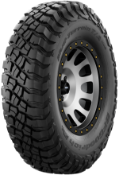 Gros plan de la bande de roulement BFGoodrich Mud Terrain T/A KM3 7.50 R16 116 Q POR