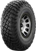 Gros plan de la bande de roulement BFGoodrich Mud Terrain T/A KM3 33x10.50 R15 114 Q POR