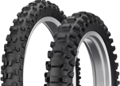 Gros plan de la bande de roulement Dunlop Geomax MX33 60/100-10 33 J Avant TT NHS