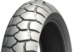 Gros plan de la bande de roulement Michelin Anakee Adventure 170/60 R17 72 V Arrière TL/TT