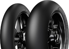 Gros plan de la bande de roulement Metzeler Racetec TD Slick 180/60 R17 23 S Arrière TL NHS
