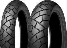 Gros plan de la bande de roulement Dunlop Trailmax Mixtour 120/70 R19 60 V Avant TL