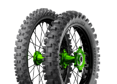 Gros plan de la bande de roulement Michelin Starcross 6 90/100-21 57 M Avant TT NHS Medium Soft