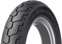 Gros plan de la bande de roulement Dunlop D402 130/70 B18 63 H Avant TL