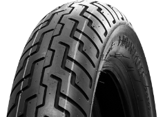 Gros plan de la bande de roulement Dunlop D404 90/90-21 54 S Avant TT