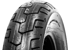 Gros plan de la bande de roulement Dunlop D404 130/90-15 66 P Arrière TT