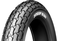 Gros plan de la bande de roulement Dunlop K180 130/80-12 69 J TL