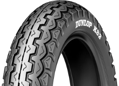 Gros plan de la bande de roulement Dunlop K82 4.60-16 59 S Arrière TT