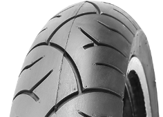 Gros plan de la bande de roulement Deli Tire Storm SP SB-106R 130/90-15 66 P Arrière TL M/C