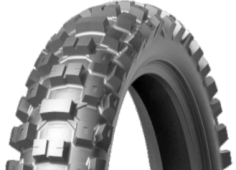 Gros plan de la bande de roulement Wincross RYMAX 50 110/90-19 62 M TT E
