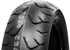 Gros plan de la bande de roulement Bridgestone G 704 180/60 R16 74 H Arrière TL M/C