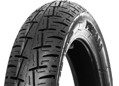 Gros plan de la bande de roulement Pirelli City Demon 3.50-18 62 P Arrière TT M/C RF