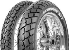Gros plan de la bande de roulement Pirelli Scorpion MT 90 A/T 140/80-18 70 S Arrière TT M/C