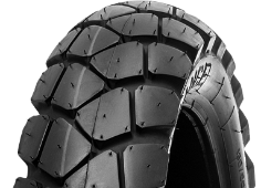 Gros plan de la bande de roulement Metzeler Tourance 130/80 R17 65 S Arrière TL M/C