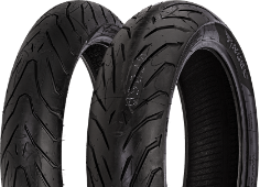 Gros plan de la bande de roulement Pirelli ANGEL ST 190/50ZR17 (73 W) Arrière TL M/C