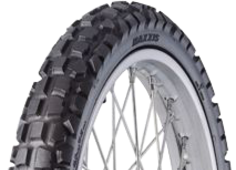 Gros plan de la bande de roulement Maxxis M6033 3.00-21 51 P Avant TT NHS
