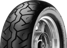 Gros plan de la bande de roulement Maxxis M6011 90/90-19 52 H Avant TL M/C Classic