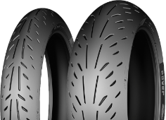 Gros plan de la bande de roulement Michelin Power Supersport 120/80 R16 Arrière TL